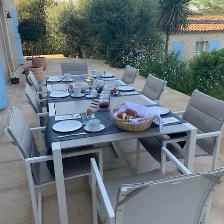 Bed & Breakfast La Bastide Du Clos D'ezort 3*